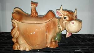 lot 834 image: Vintage BrushMccoy CowCat Cookie Jar.
