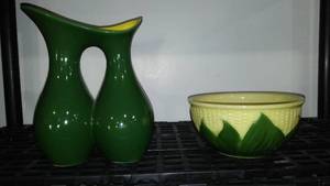 lot 836 image: Vintage Pottery Red Wing And Shawnee Bowl.