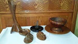 lot 839 image: Wood And Ceramic Dcor.