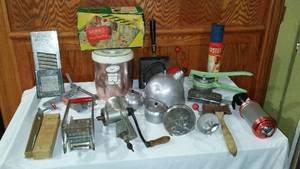 lot 842 image: Vintage Kitchen Accessories