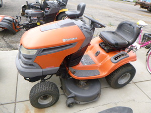 lot 5 image: Husqvarna Riding Lawn Mower