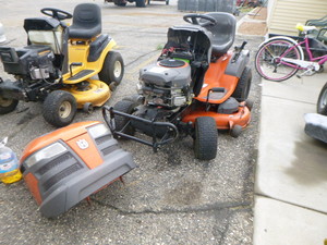 lot 7 image: Husqvarna Riding Lawn Mower