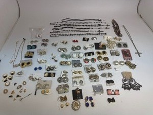 lot 18 image: CostumeGoldSterling Silver Jewelry