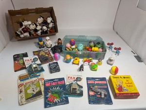 lot 32 image: 1954 Dennis The Menace Napkins & Other Vintage Toys