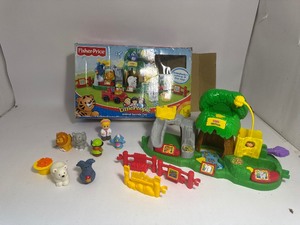 lot 34 image: Fisher-Price Little People Animal Zoo