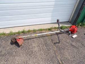 lot 20 image: Efco String Trimmer