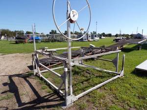 lot 3 image: Hewitt 12106 Boat lift