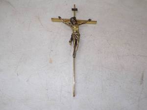 lot 40 image: Vintage Crucifix
