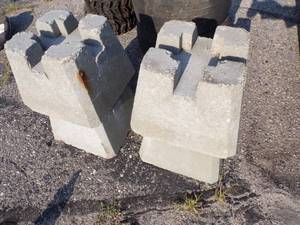 lot 71 image: 4 Deck Blocks