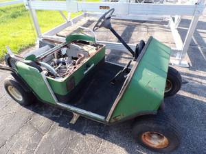 lot 76 image: Golf Cart for parts or repair
