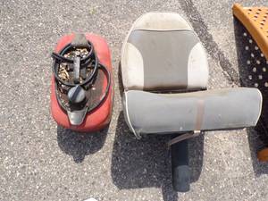lot 89 image: Dual Hose Johnson Mile Master Gas Tank with Boat Seat
