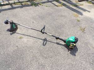 lot 92 image: Weed Eater String Trimmer