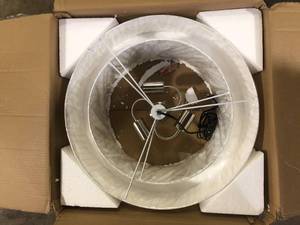 lot 16 image: 3 Light Pendant Light Customer Returns See Pictures