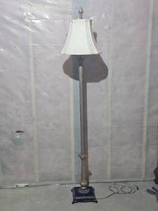 lot 36 image: Hollywood Regency Collom Floor Lamp