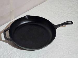 lot 59 image: 12 Inch Lodge Cast Iron Skillet