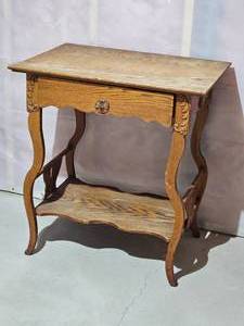 lot 65 image: Antique Victorian Single Drawer Table