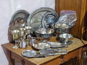 lot 66 image: Silver Platted Service Ware Bundle