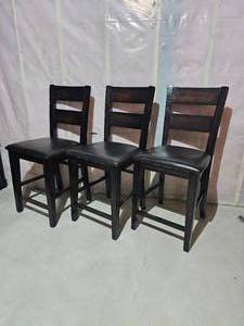 lot 30 image: Mahagany Finish Contemporary Counter Stools Three Count