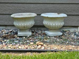 lot 32 image: Concrete Foot Urn Outdoor Planters
