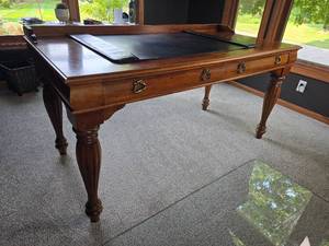 lot 10 image: Brilliant Carved Hardwood Executive Writing  Office Desk