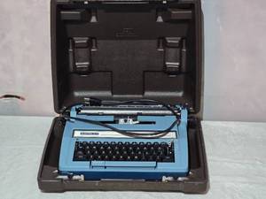 lot 85 image: Vintage Smith-Corona Electra CT Electric  Typewriter