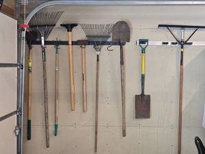 lot 91 image: Yard Warriors Lawn Care Tool Collection - (9)