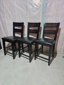 lot 31 image: Mahagany Finish Contemporary Counter Stools Three Count