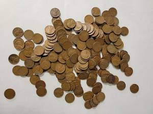 lot 38 image: 200 Vintage Wheat Pennies.  Pennies from the 30s, 40s and 50s.