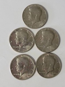 lot 41 image: 5 Kennedy Half Dollars - Very Nice - 1971 (2), 1972, 1974, 1977