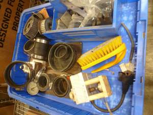 lot 29 image: Box of misc tools, level and lamp
