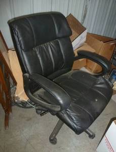 lot 110 image: nice office chair