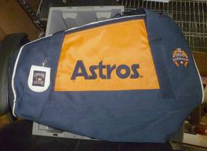 lot 111 image: New duffel bag and backpack