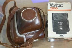 lot 129 image: vtg zeiss camera and flash