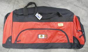 lot 170 image: Large Chicago Blackhawks hockey bag