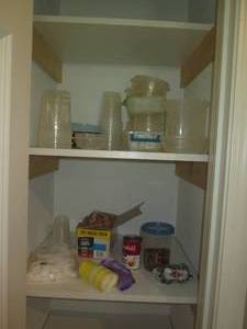 lot 90 image: Food storage containers and other m...