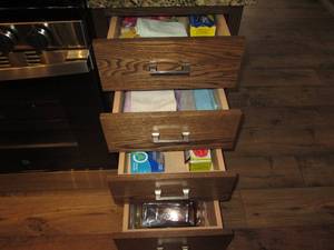 lot 93 image: Glass bakeware and serving pieces w...