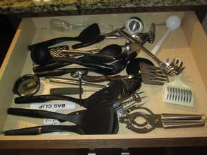 lot 100 image: Large collection of kitchen cooking...