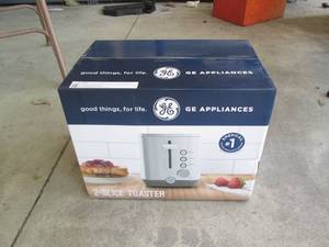 lot 14 image: GE 2-Slice toaster with original bo...