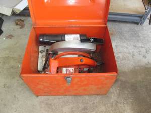 lot 16 image: Vintage Black and Decker circular s...