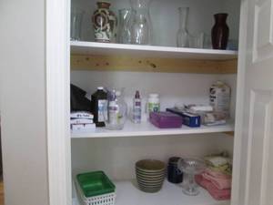 lot 19 image: Content of linen closet to include ...