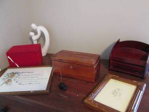 lot 21 image: Keepsake boxes, lazy Susan style de...