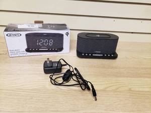 lot 15 image: Jensen Dual Alarm Clock Radio with wireless charging