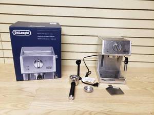 lot 21 image: Delonghi Expresso and cappuccino maker