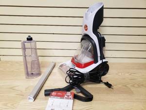 lot 31 image: Hoover PowerDash pet Carpet Cleaner