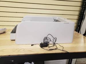 lot 38 image: Pet Safe Scoop Free Clumping Self Cleaning Litterbox