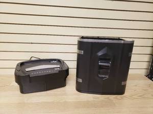 lot 46 image: Aurora AU1640XA 16 sheet cross cut paper shredder