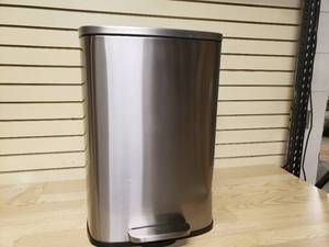 lot 48 image: Qualiazero Rectangular step can dent lower right