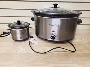 lot 56 image: Megachef 8 Liter oval slow cooker & mini cooker combo