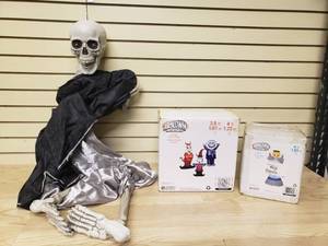 lot 64 image: Halloween Decorations