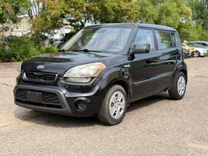 lot 13 image: 2013 KIA SOUL No Accidents (NO RESERVE)